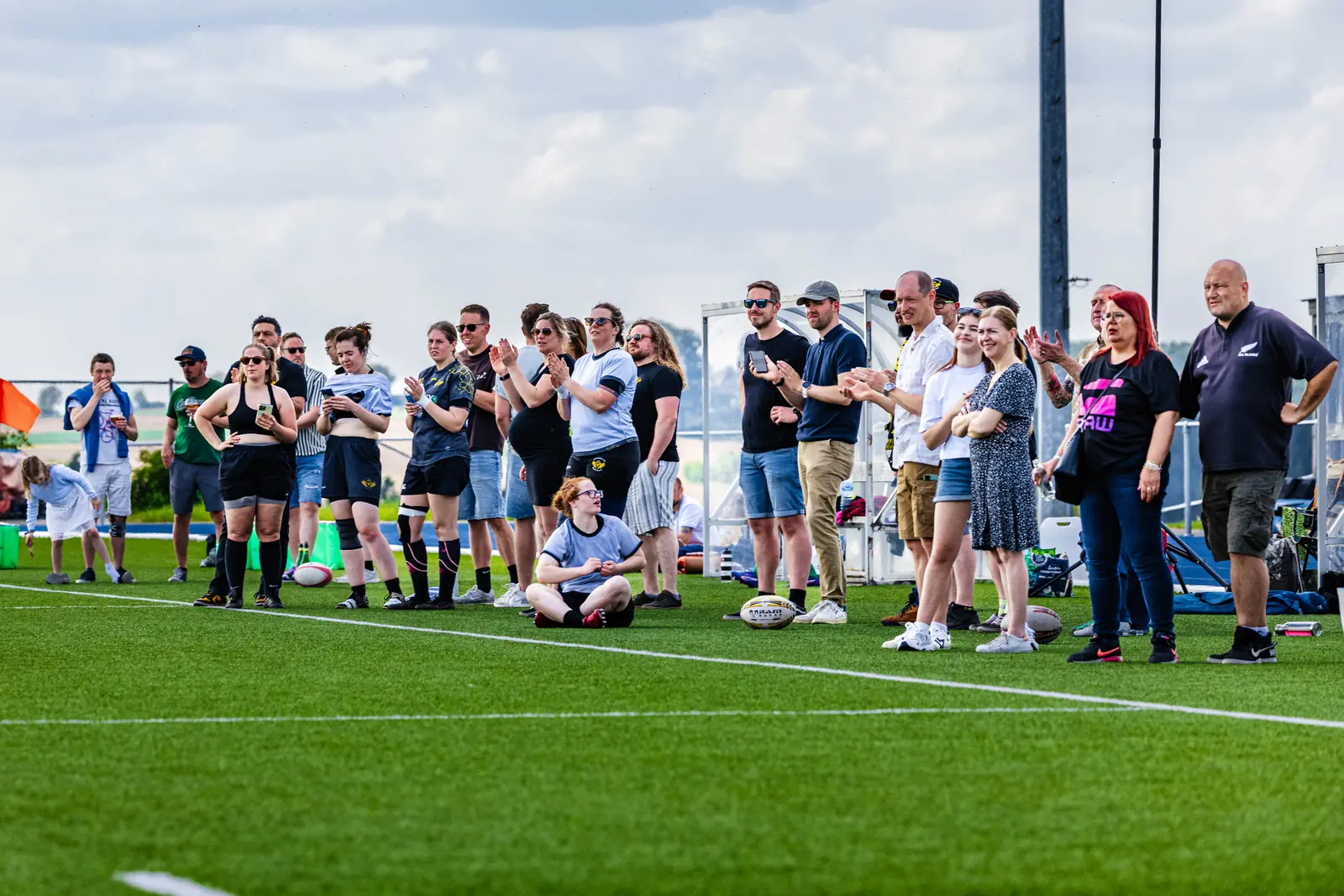 Supporters langs het veld