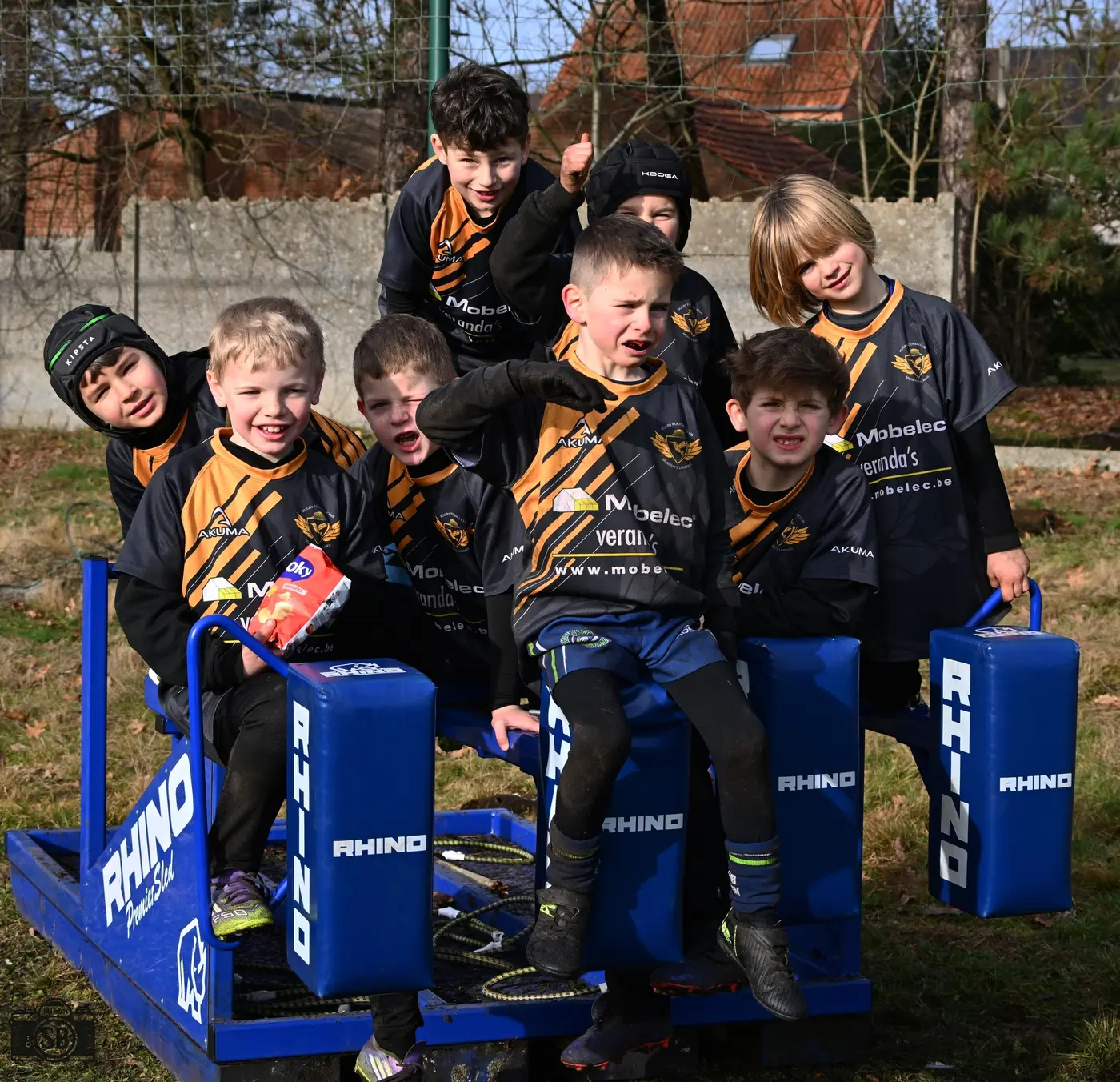 Jeugdspelers op de scrummachine
